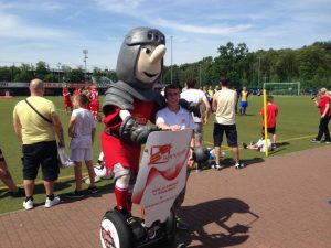 Maskottchen auf dem Segway